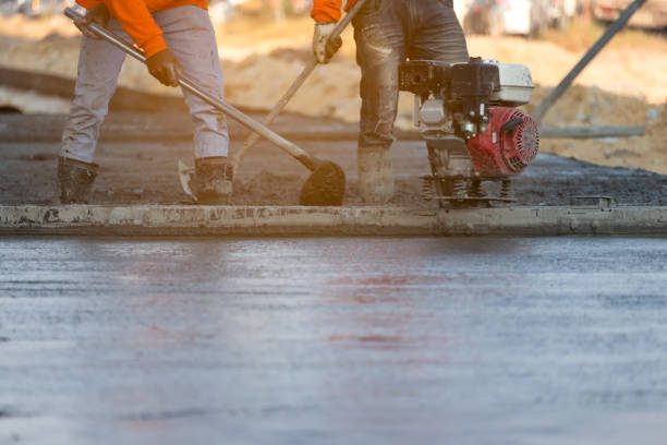 Best Concrete Sidewalk Installation in Country Clu, FL